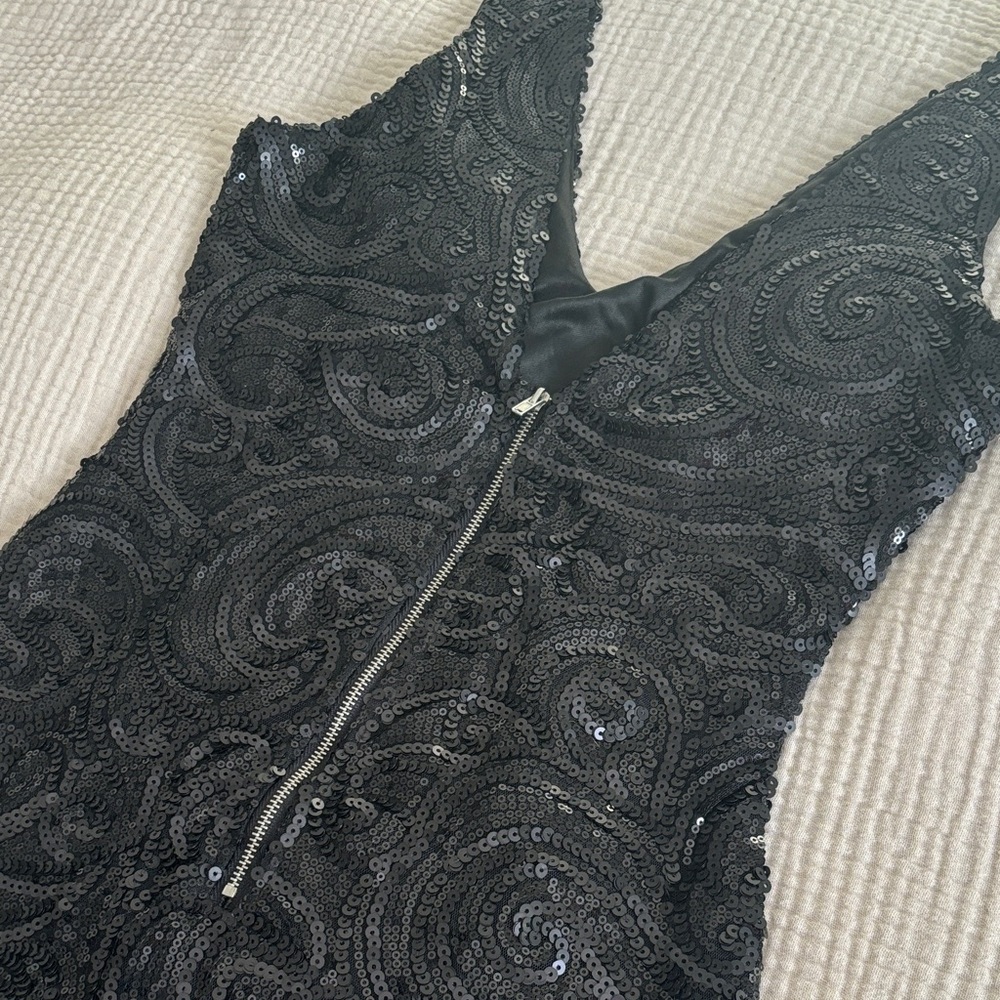 Black V-Neck Sequin Mini Dress - Picture 4 of 7